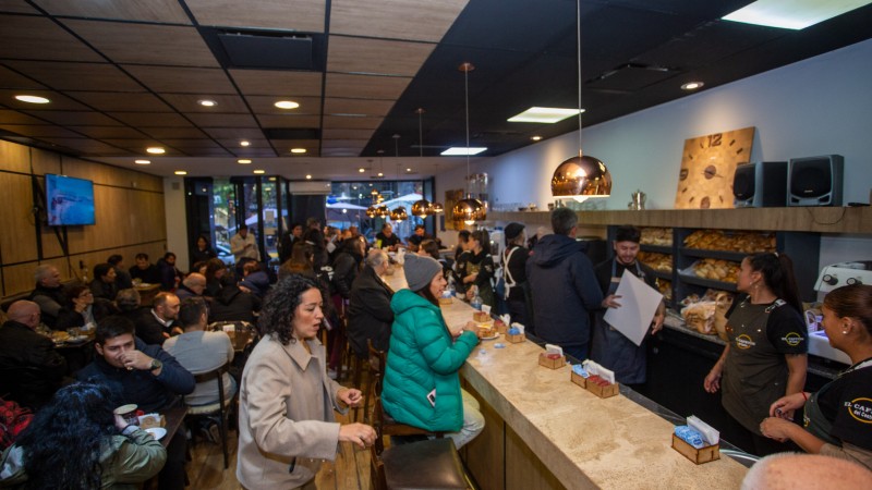 Ulpiano Suarez visitó el Cafetín del Centro, la cafetería revelación del Boulevard del Café